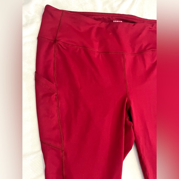 Torrid Active Women's Beautiful Deep Red Leggings with Pockets Size 3 / 3X - Picture 2 of 15